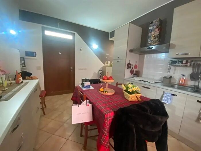 Appartamento bilocale in vendita in Via Vittorio Veneto, Azzate