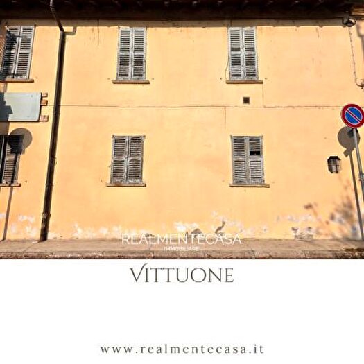 Appartamento trilocale in vendita in Piazza Giovanni Venini, Vittuone