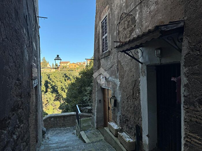 Appartamento con 5 locali in vendita in Vicolo del Profiele, Ronciglione