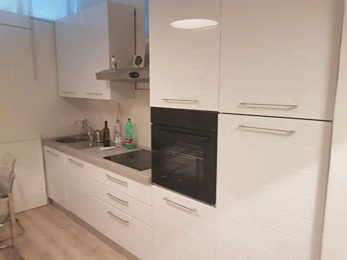 Appartamento trilocale in affitto in Via Posillipo, Napoli