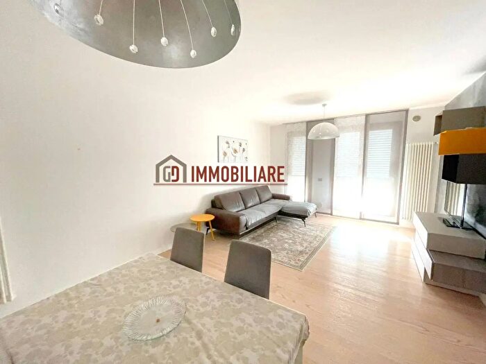 Appartamento trilocale in affitto in Via Roma, Montebelluna