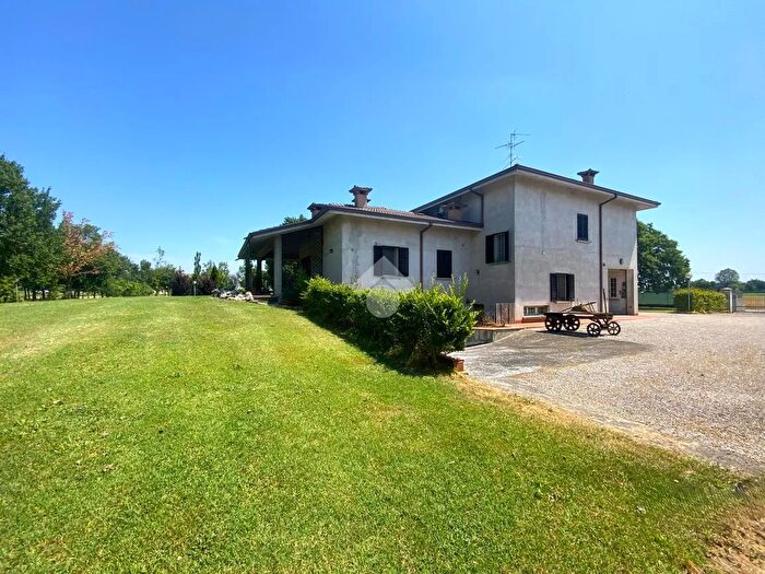 Casa quadrilocale in vendita in Strada Provinciale, San Possidonio
