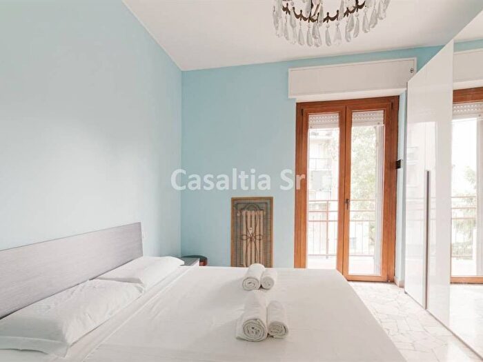 Appartamento trilocale in affitto in via mincio, Corvetto, Milano