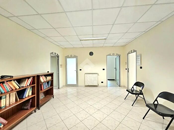 Appartamento con 6 locali in vendita in Corso Buenos Aires, Genova