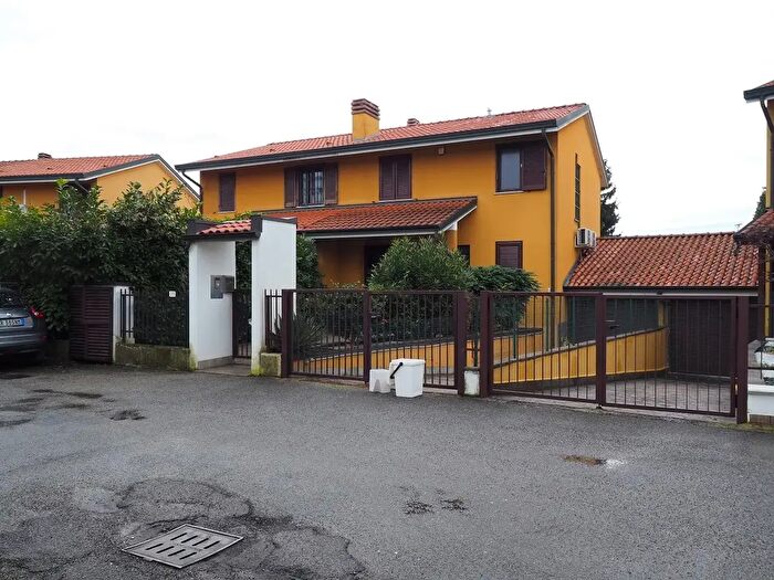 Appartamento con 5 locali in vendita in Via delle Orchidee, Inzago