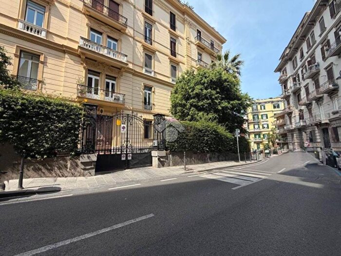 Appartamento trilocale in affitto in Via Parco Margherita, Piazza Amedeo Parco Margherita, Napoli