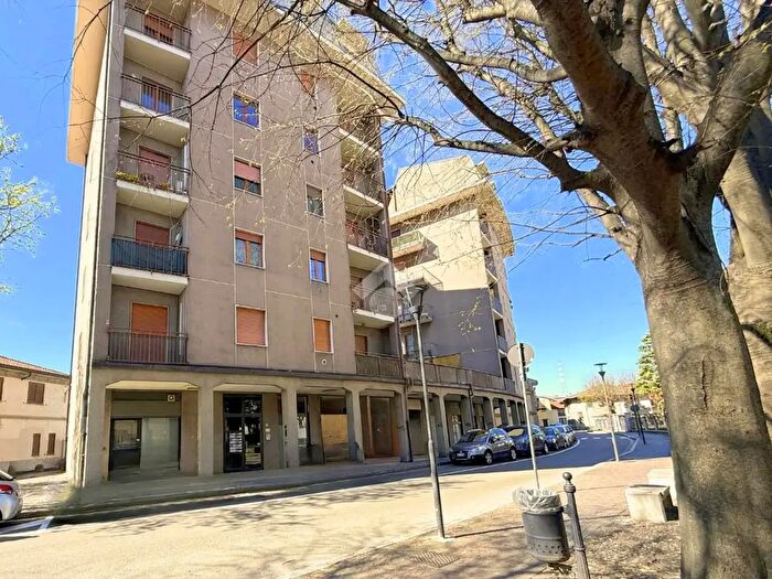 Appartamento trilocale in vendita in Via Santa Margherita, Caronno Pertusella