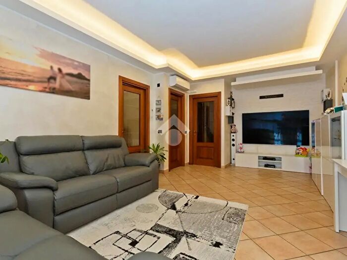 Appartamento quadrilocale in vendita in Via Gardezzana, Riva Presso Chieri