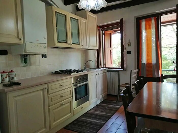 Appartamento trilocale in affitto in Varano De' Melegari