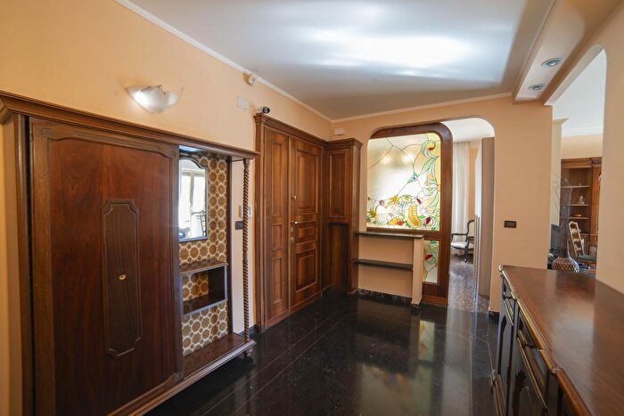 Appartamento quadrilocale in vendita in Via Borzoli, Genova