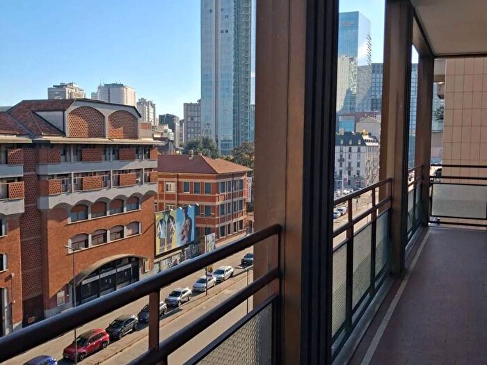 Appartamento trilocale in affitto in Via Melchiorre Gioia, Isola, Milano