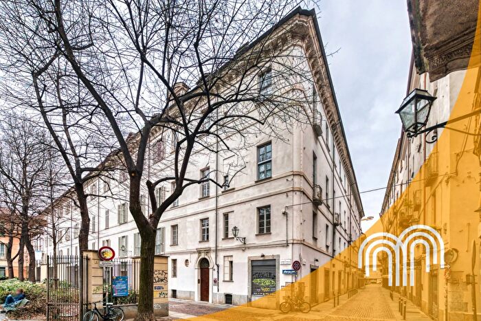 Appartamento con 5 locali in vendita in Via Gian Francesco Bellezia, Torino