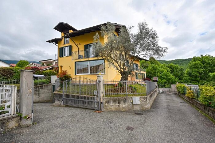 Casa con 6 locali in vendita in Via Monsignor Carlo Bovero, Giaveno