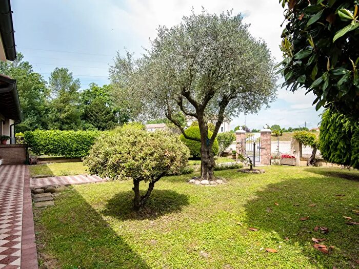 Casa con 5 locali in vendita in Via Argine Destro del Piovego, Noventa Padovana