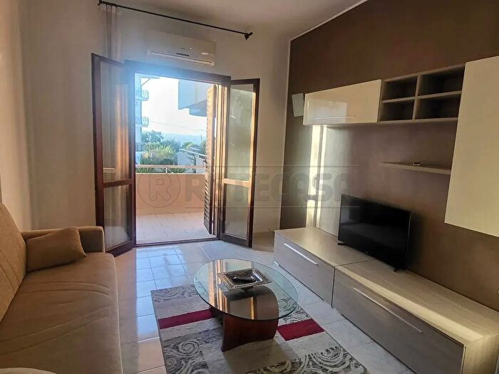 Appartamento con 6 locali in vendita in Via Franca Maria Gianni, Siracusa