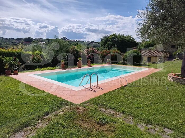 Casa con 8 locali in vendita in Strada di Scendone Snc, Amelia