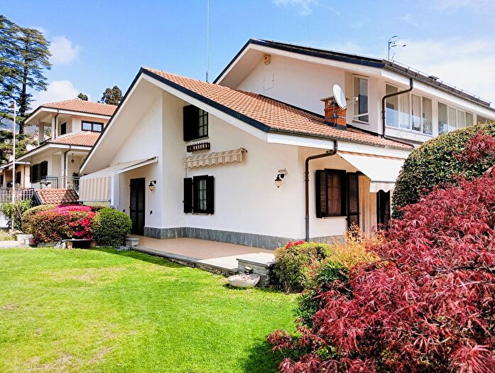 Casa con 8 locali in vendita in Via Monte Palavas, Luserna San Giovanni