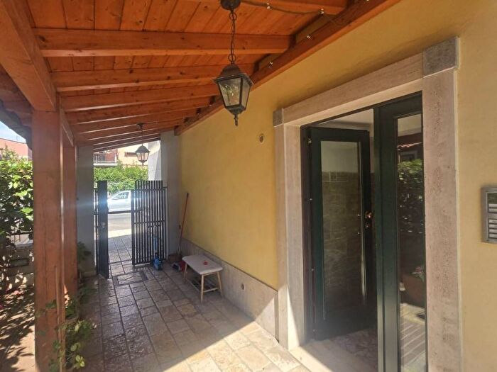 Casa trilocale in affitto in Pomezia Centro, Pomezia