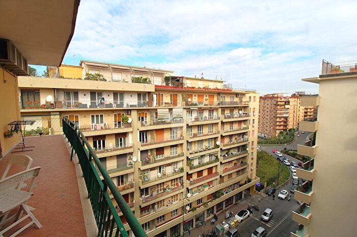 Appartamento con 5 locali in vendita in Via Francesco Cilea, Napoli