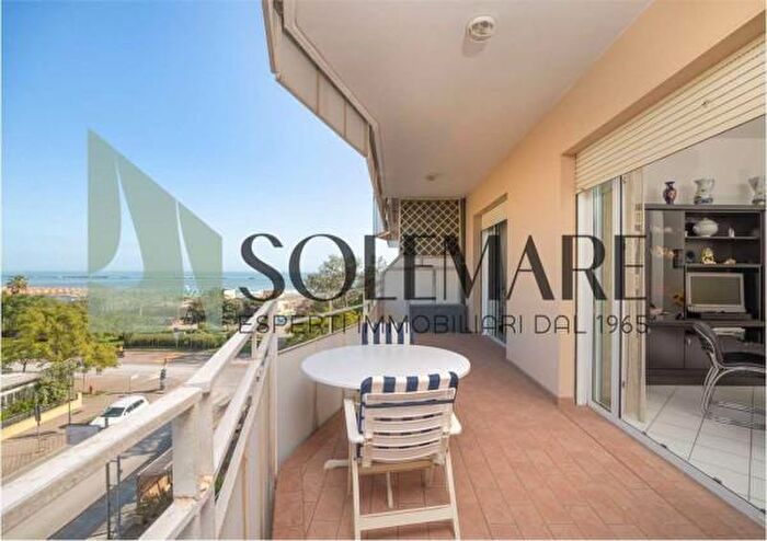 Appartamento con 5 locali in vendita in Viale Trento, Cesenatico