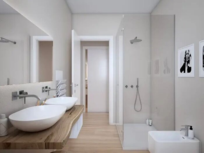 Appartamento trilocale in vendita in Via Testori, Lomazzo