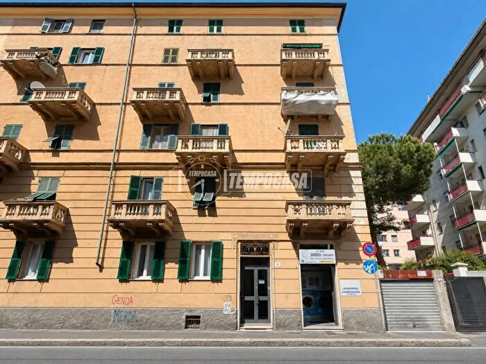 Appartamento quadrilocale in vendita in Via Chiaravagna, Genova