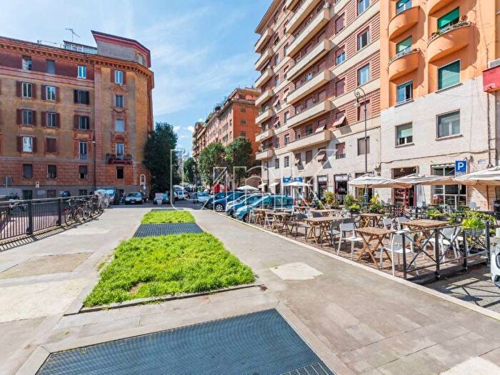 Appartamento trilocale in affitto in piazza Melozzo da Forlì, Flaminio, Roma