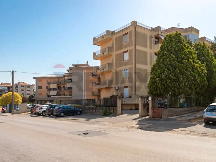 Appartamento con 7 locali in vendita in Via Bouganvillea, Caltagirone