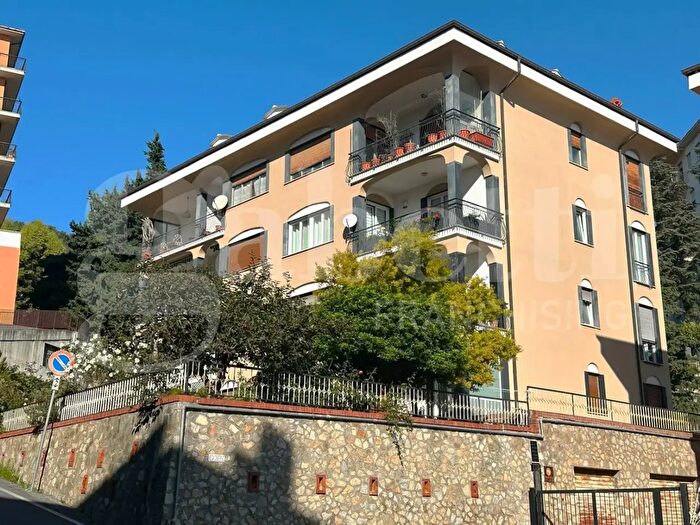 Appartamento trilocale in vendita in Strada Privata Gazzano, Imperia