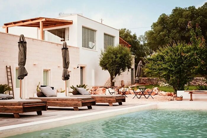 Casa con 7 locali in vendita in Ostuni