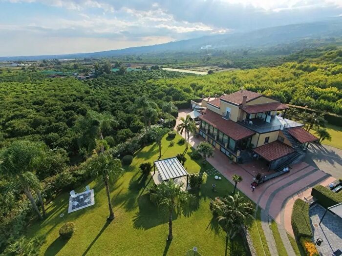 Casa con 10 locali in vendita in Via Feudogrande Sn, Fiumefreddo Di Sicilia