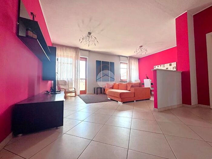 Appartamento con 5 locali in vendita in Via Battisti, Orbassano