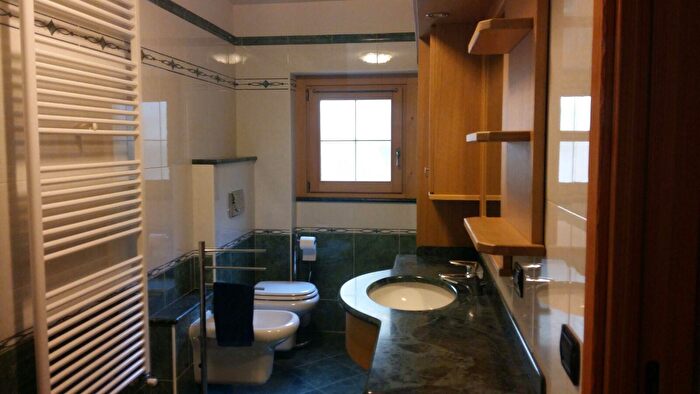 Casa con 8 locali in vendita in Sondalo