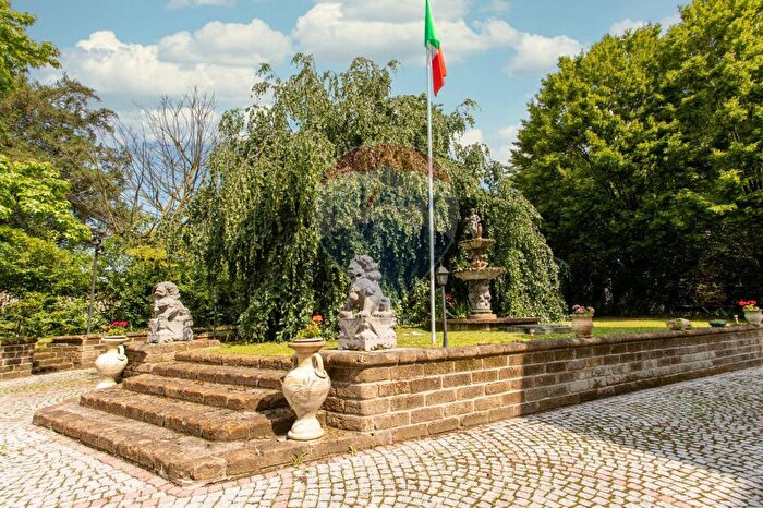 Casa con 5 locali in vendita in Via Spluga, Cernusco Lombardone