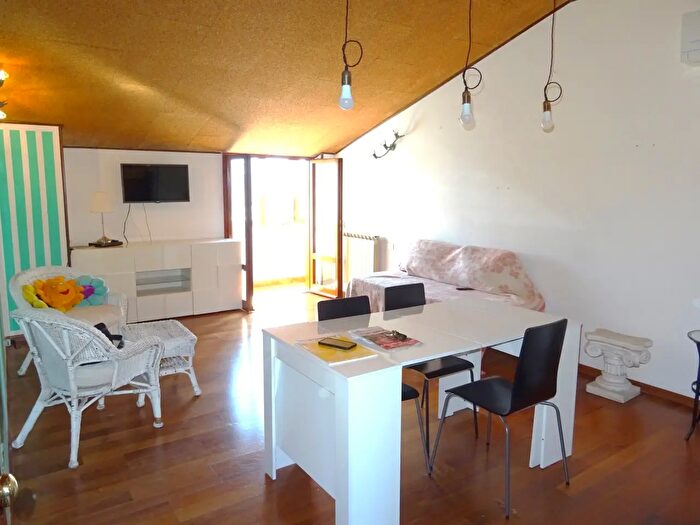 Appartamento con 6 locali in vendita in Senigallia