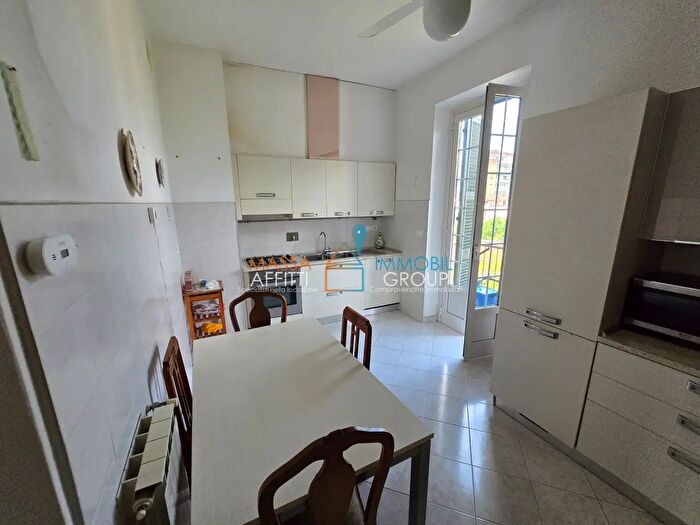 Appartamento con 6 locali in affitto in Via Giuseppe Garibaldi, Carrara