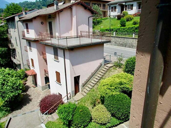 Casa con 6 locali in vendita in Via Antonio Stoppani, Berbenno