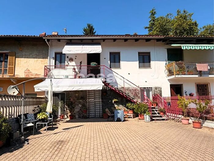 Casa con 7 locali in vendita in Via Stazione, Brozolo