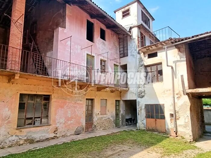 Casa con 10 locali in vendita in Bollengo