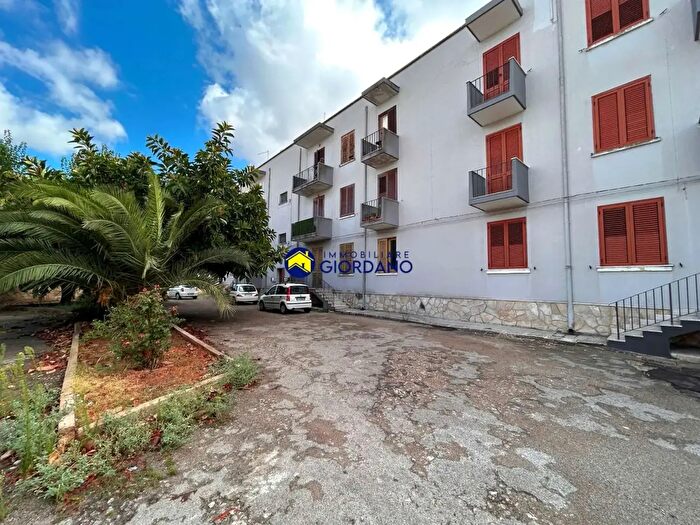Appartamento con 5 locali in vendita in Via Risorgimento, Squinzano