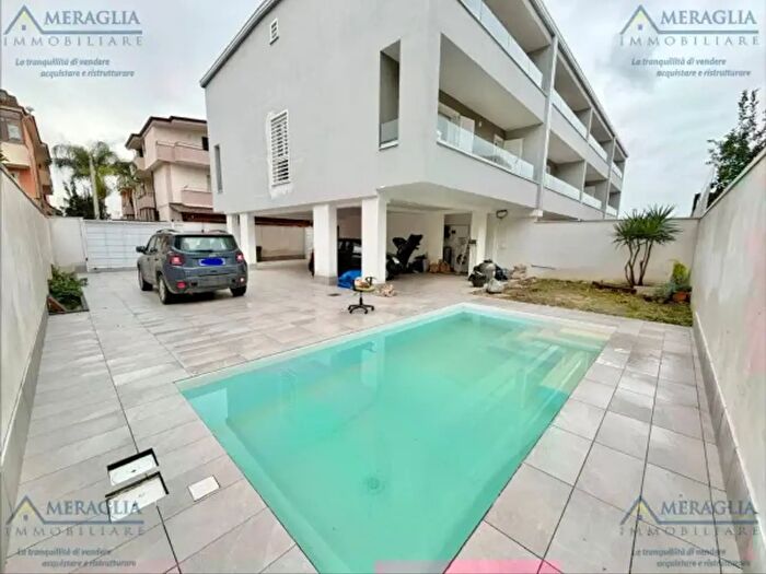 Casa quadrilocale in vendita in Via delle Margherite, Lusciano