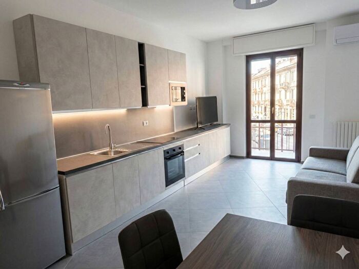 Appartamento trilocale in affitto in Via Antonio Pollaiuolo, Isola, Milano