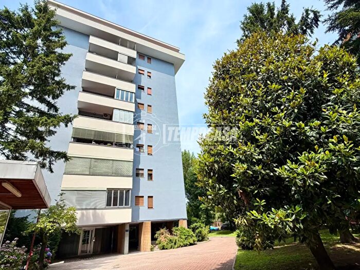 Appartamento quadrilocale in vendita in Via Luigi Einaudi, Cologno Monzese
