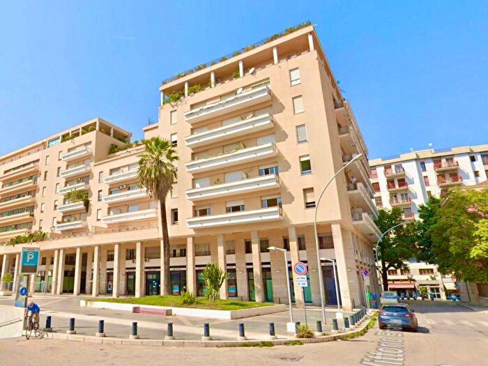 Appartamento trilocale in affitto in Pzza Vittorio Emanuele Orlando Palermo PA Italia, Zisa, Palermo