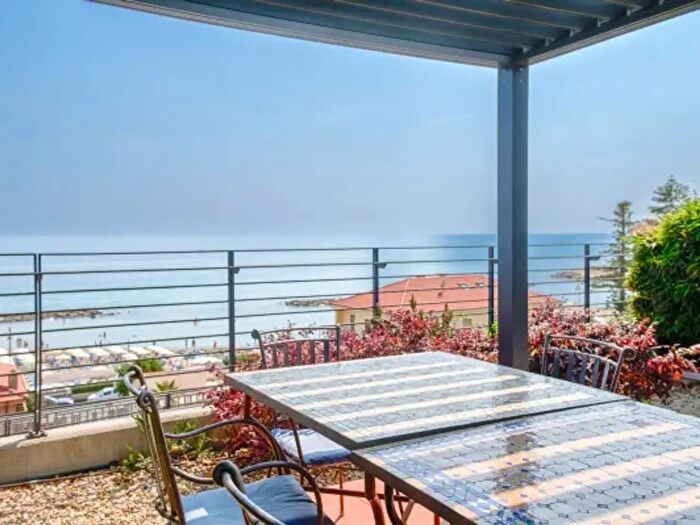 Appartamento bilocale in vendita in Via Aurelia Ponente, Santo Stefano Al Mare