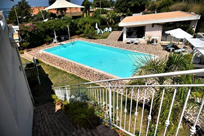 Casa con 6 locali in vendita in Via Petrello, Villa San Giovanni