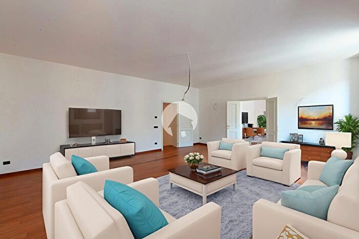 Appartamento con 7 locali in vendita in Via Emilia Santo Stefano, Reggio Emilia