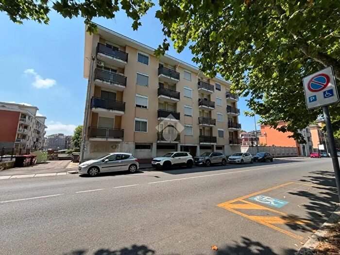 Appartamento monolocale in affitto in Viale Giulio Cesare, Novara