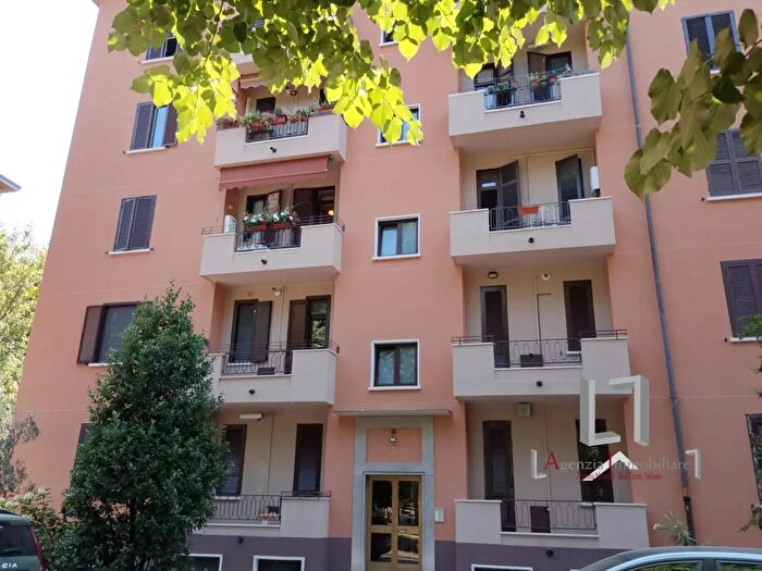 Appartamento trilocale in affitto in Via Mecenate, Milano