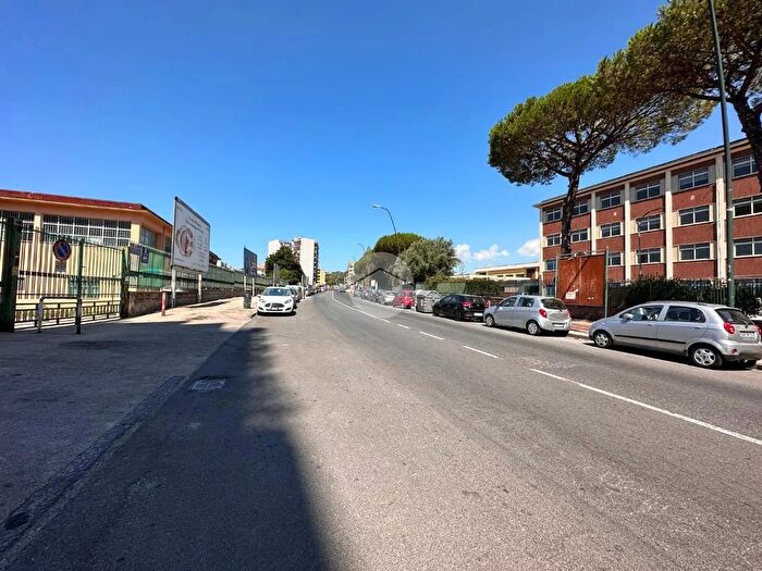 Appartamento trilocale in vendita in Viale John Fitzgerald Kennedy, Napoli